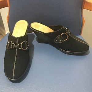 NWOT Bandolino black suede wedge slip-ons